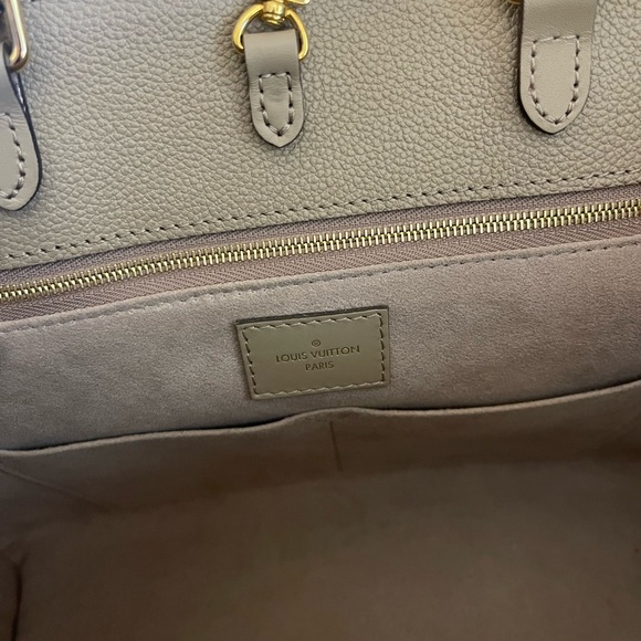 Louis Vuitton On The Go- like new with receipt! - Picture 8 of 14